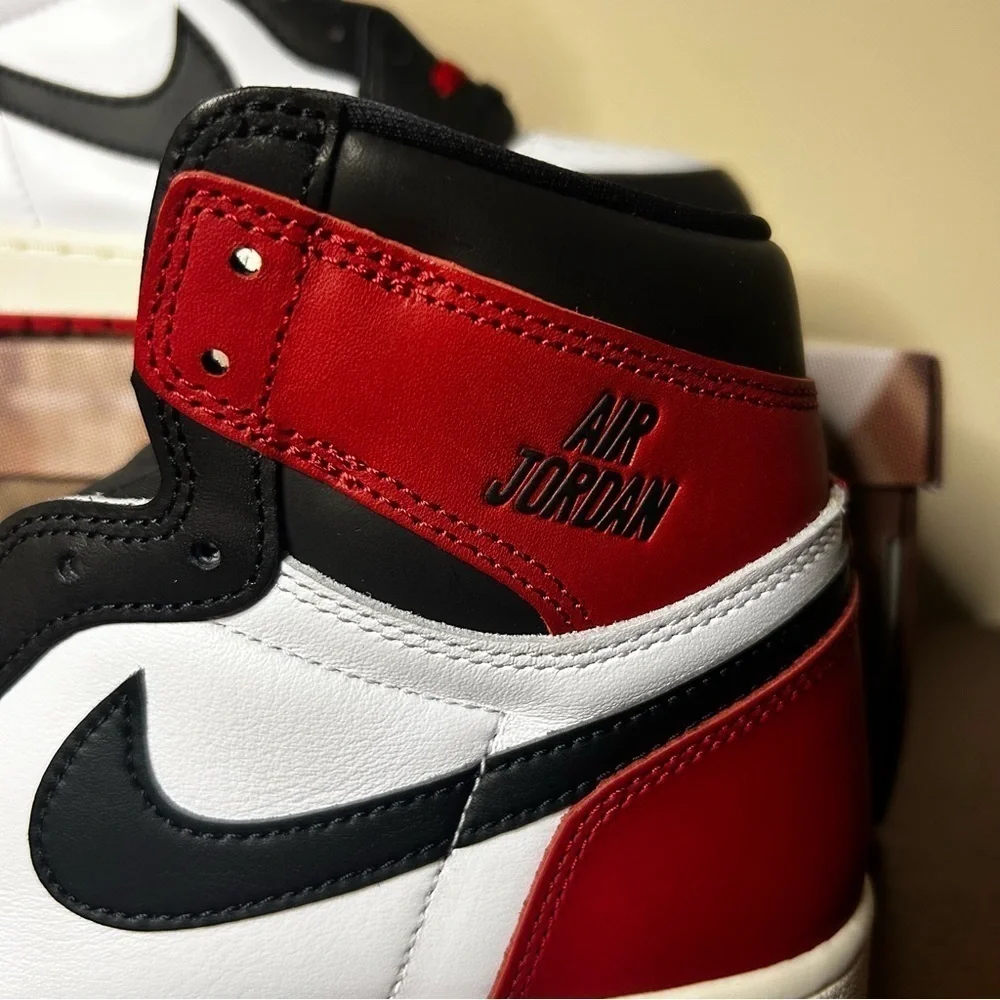 Nike Air Jordan 1 Retro High OG Black Toe (8 Men's / 9.5 Women's) - Picture 5 of 13